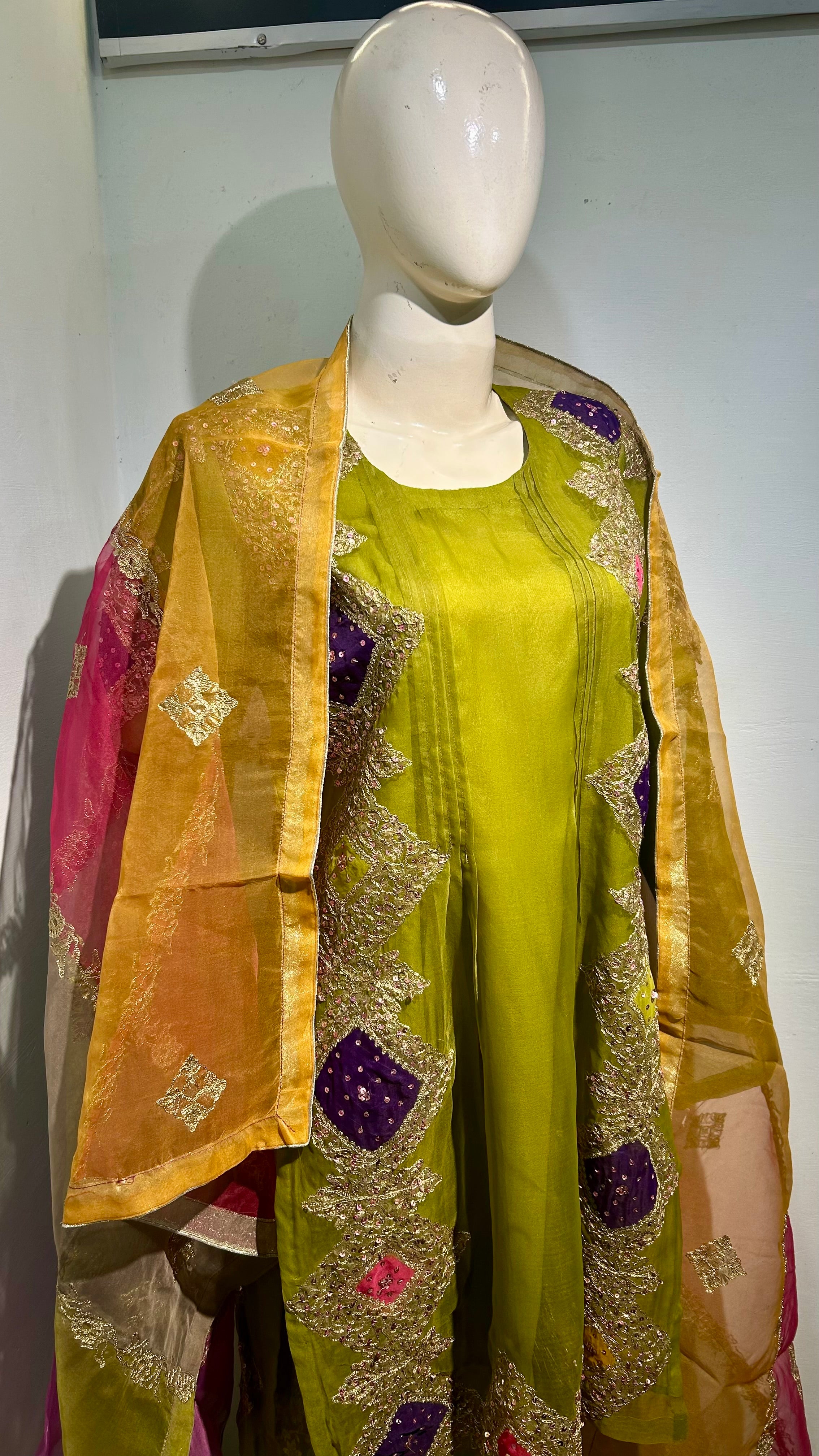 Zehra-e-gul’ moungia 3pc