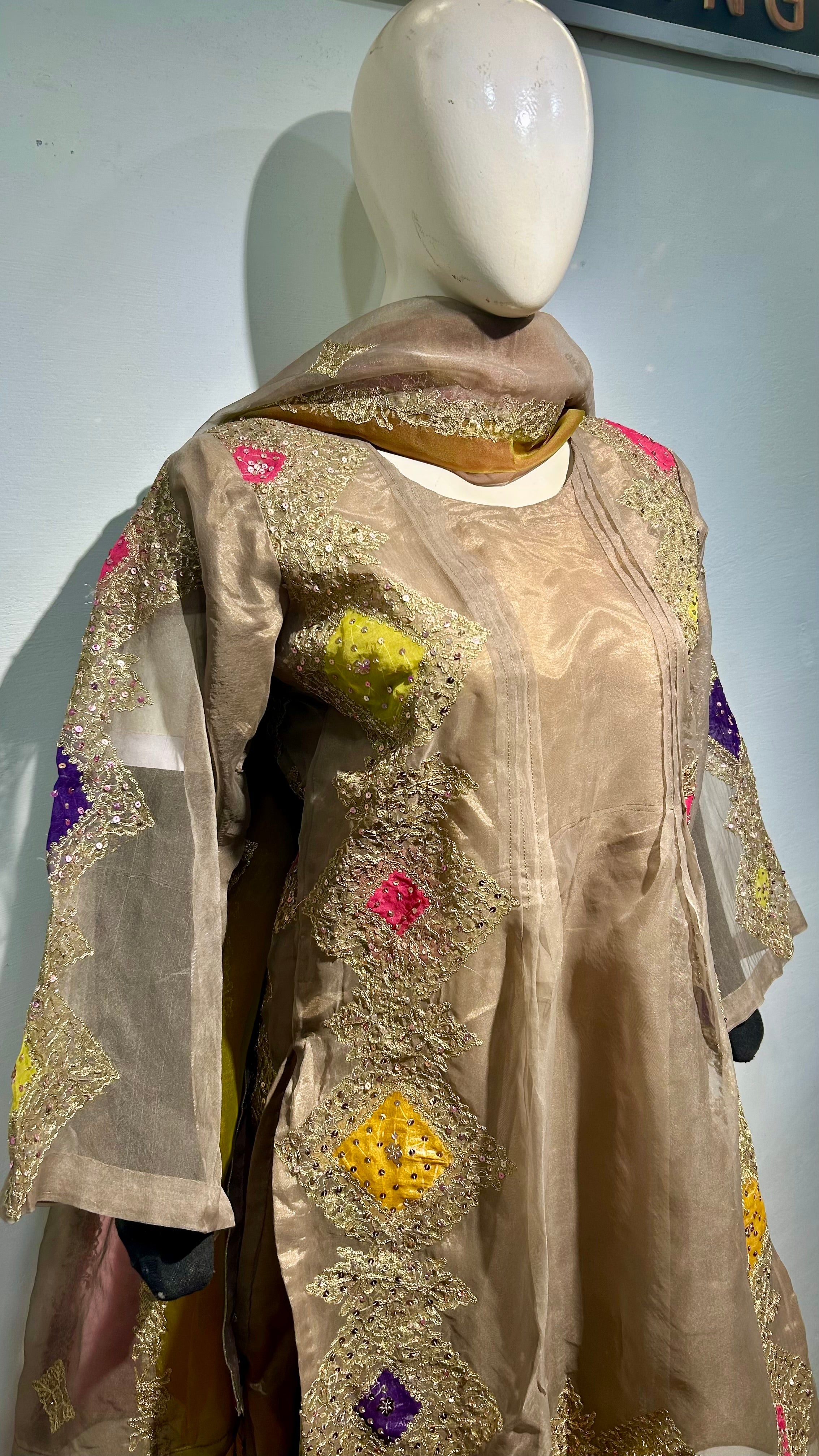 Zehra-e-gul’ goldsilver 3pc