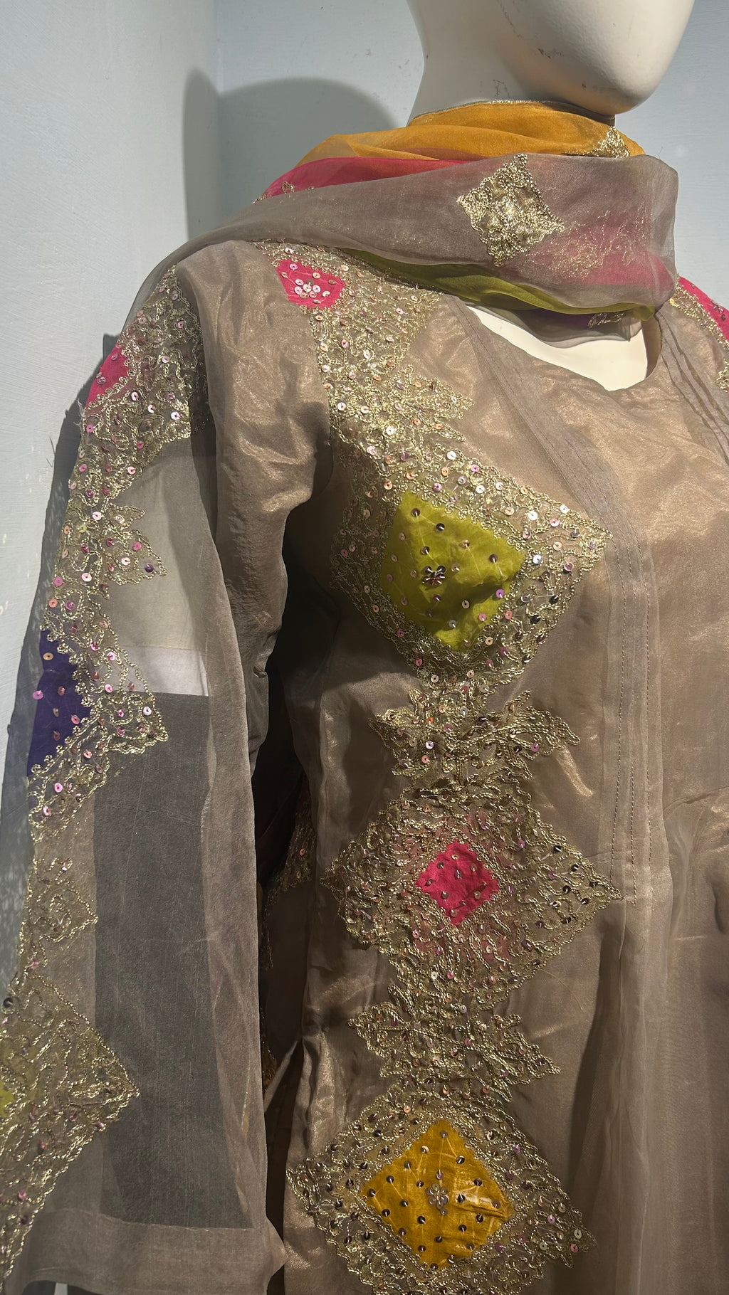 Zehra-e-gul’ goldsilver 3pc