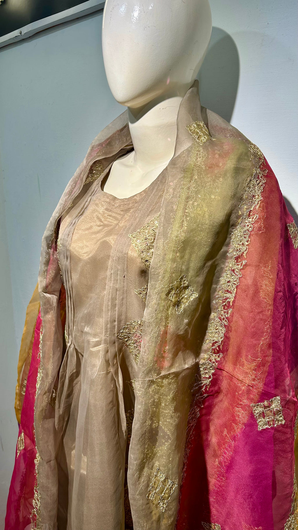 Zehra-e-gul’ goldsilver 3pc