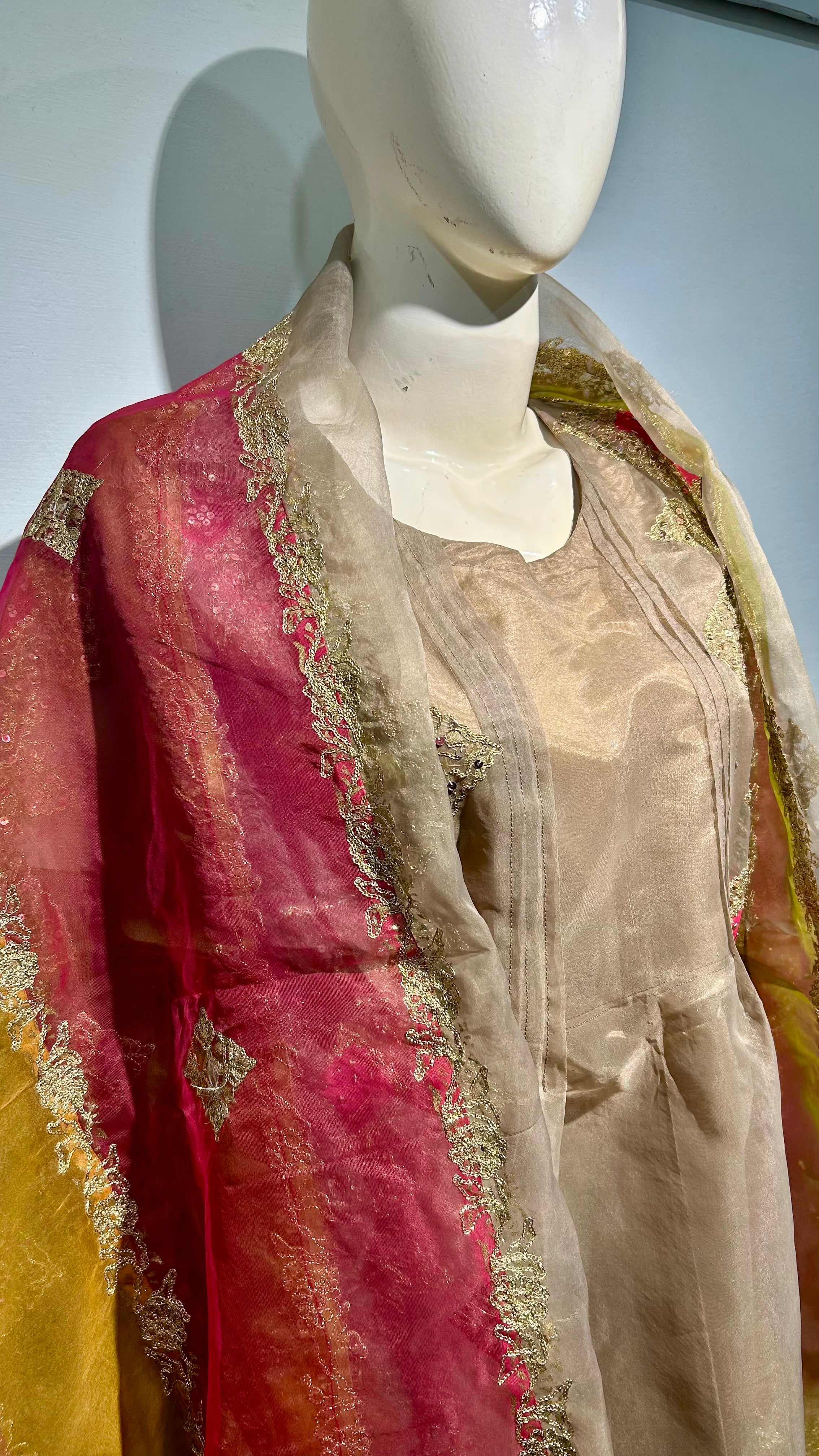 Zehra-e-gul’ goldsilver 3pc