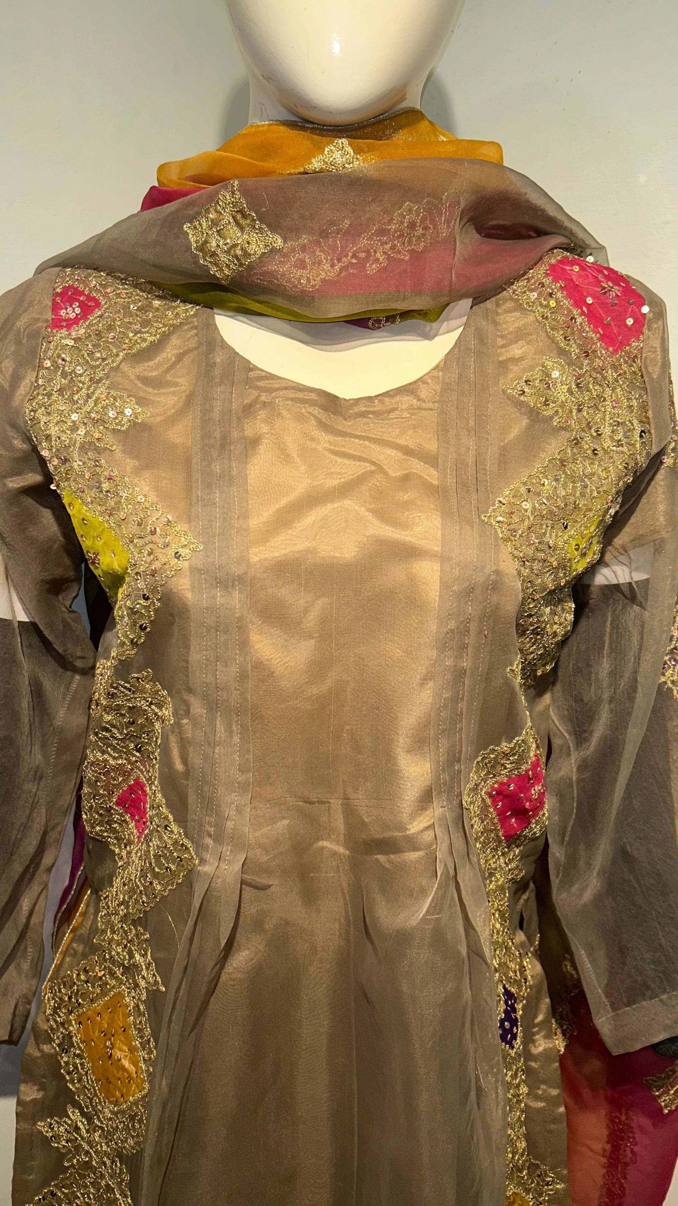 Zehra-e-gul’ goldsilver 3pc