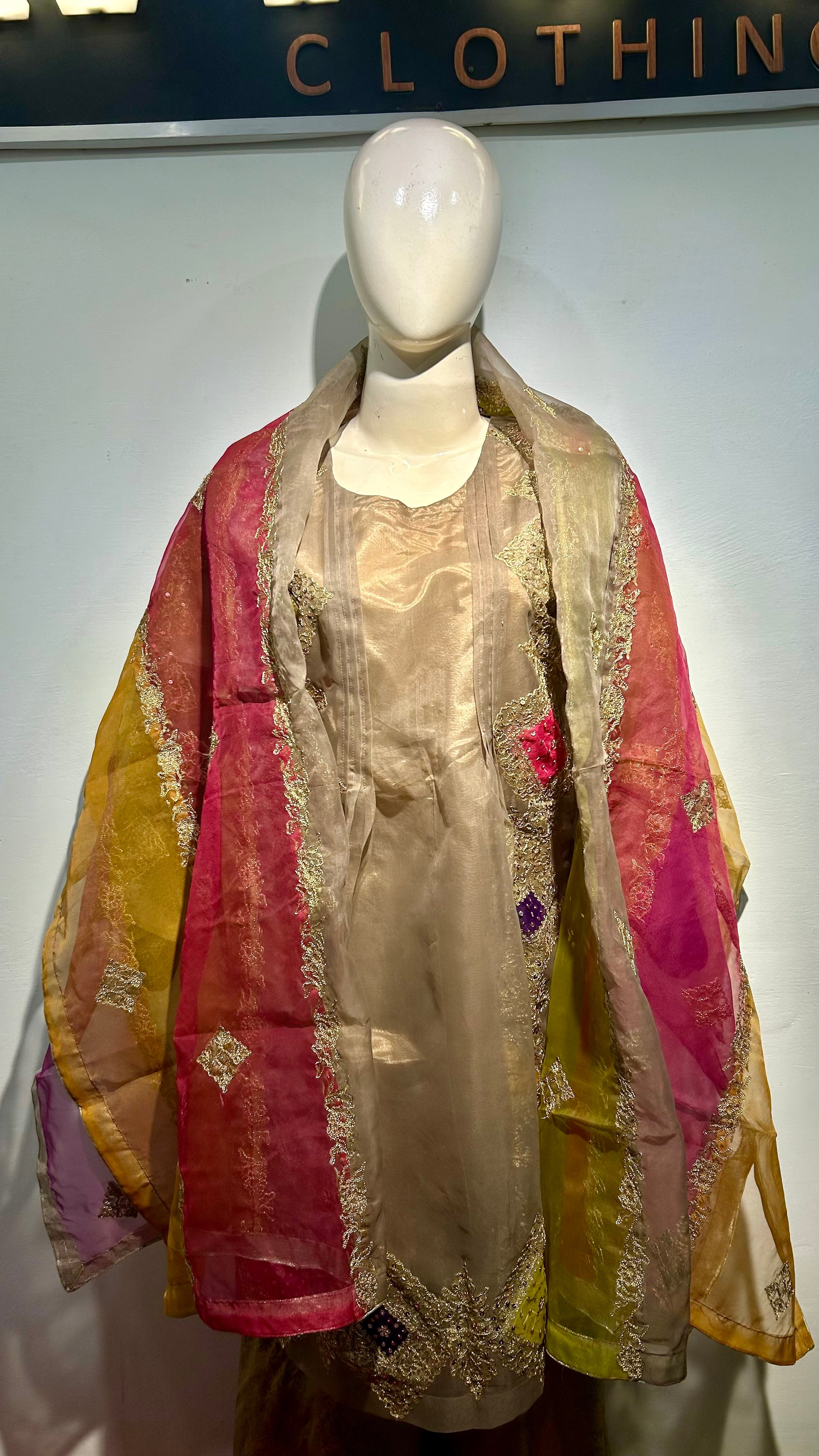 Zehra-e-gul’ goldsilver 3pc