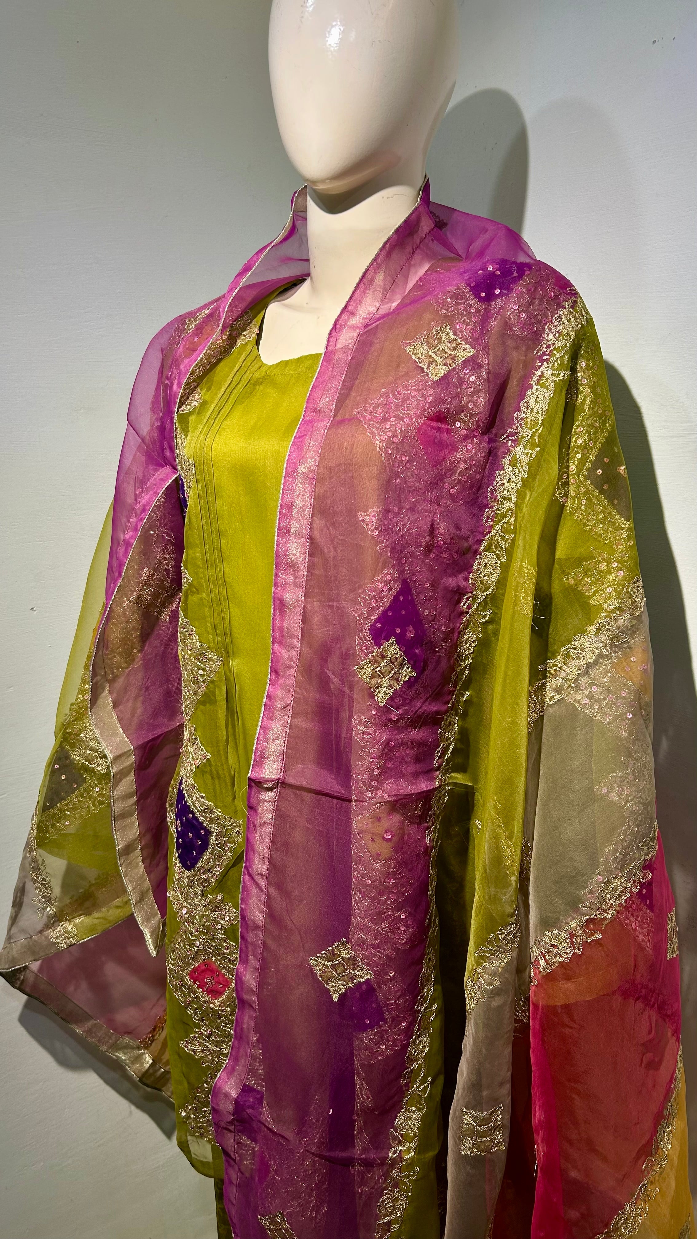 Zehra-e-gul’ moungia 3pc